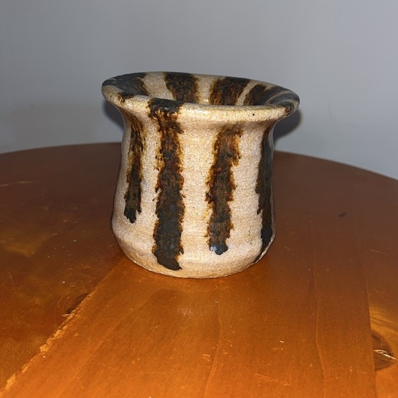 A handmade studio pottery potentially influenced by the style of Peter Voulkos - Picture 2 of 4